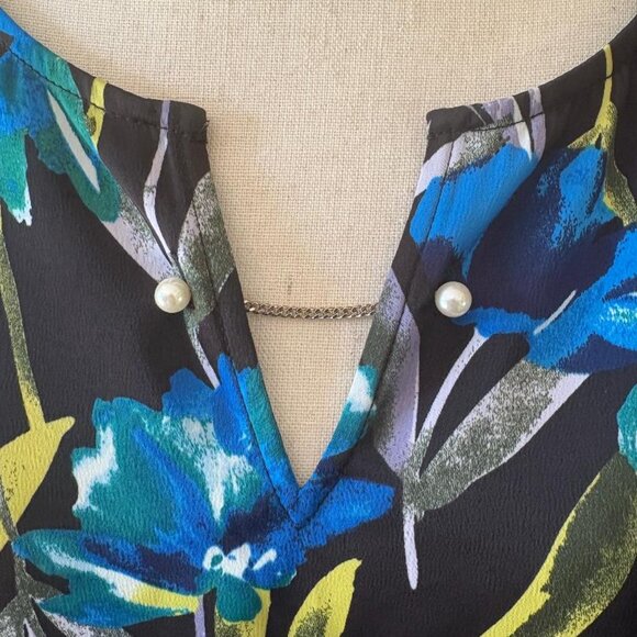 The Limited Vibrant Floral Long Sleeve Blouse Size small NWT - Picture 6 of 7